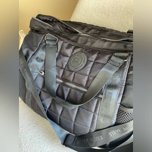 Extra large Steve Madden Black Quilted Duffel Bag NWOT - Picture 3 of 8